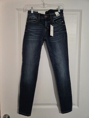 NWT Judy Blue Mid Rise Skinny Fit Jeans - Size 0/24